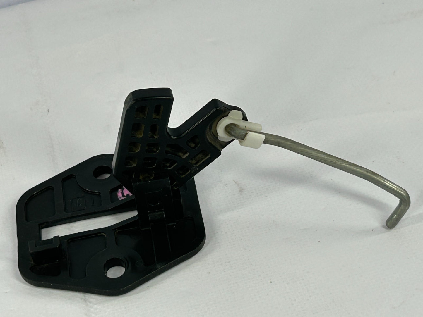 2000-2006 Toyota Tundra Right Door Latch Lock Lever Operating Rod OE 69770-0C010