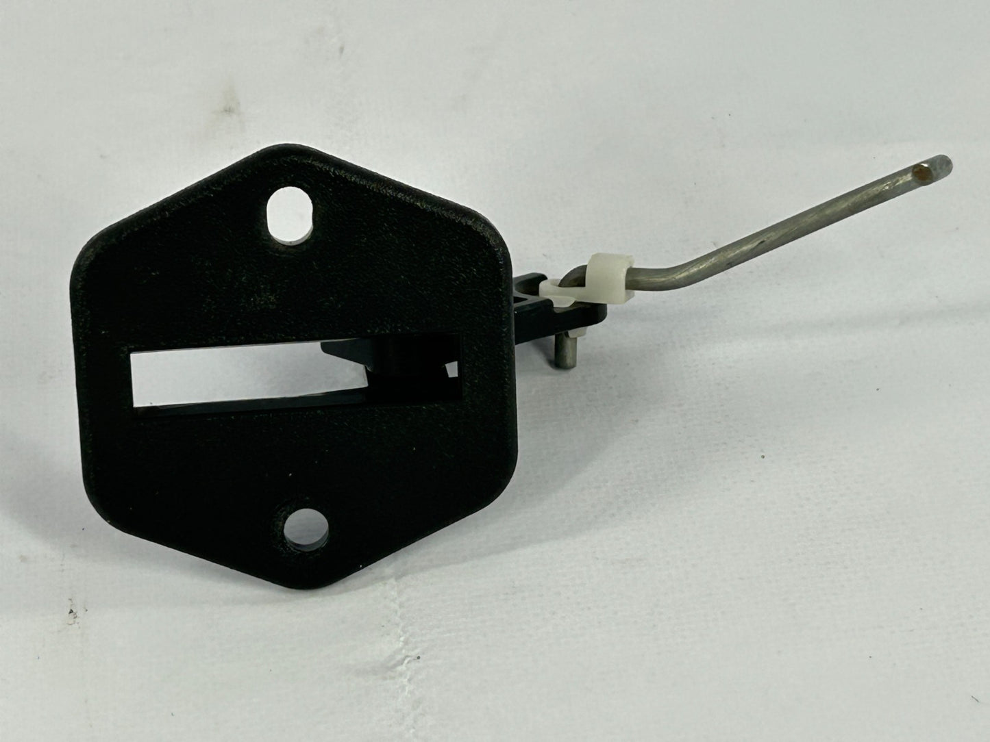 2000-2006 Toyota Tundra Right Door Latch Lock Lever Operating Rod OE 69770-0C010