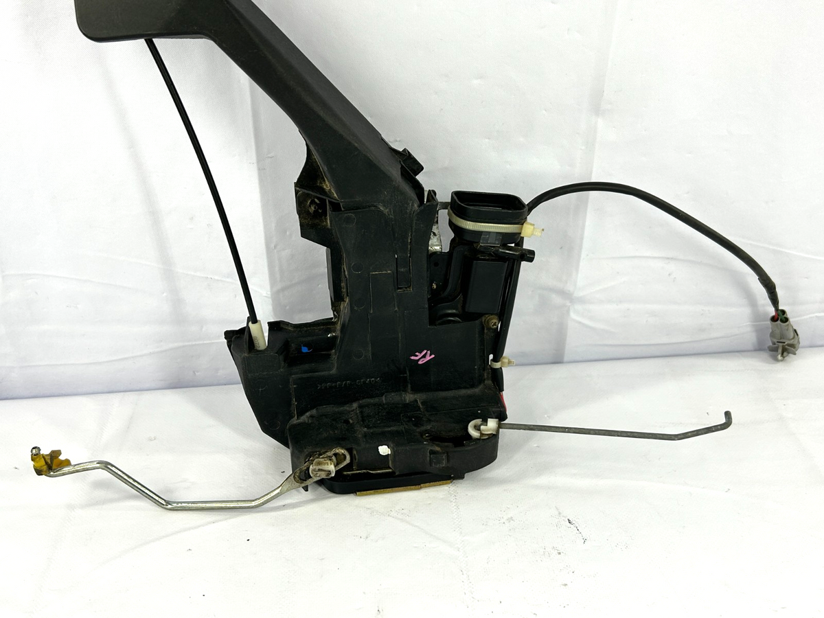 2000-2006 Toyota Tundra Front Right Door Lock Latch Actuator OEM 69030-0C010