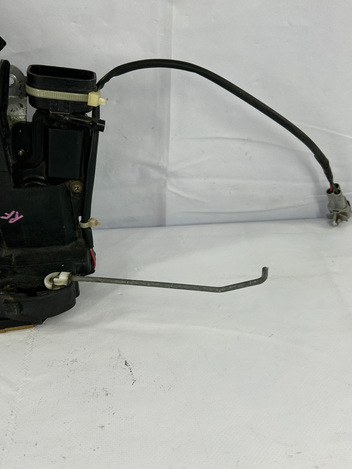 2000-2006 Toyota Tundra Front Right Door Lock Latch Actuator OEM 69030-0C010