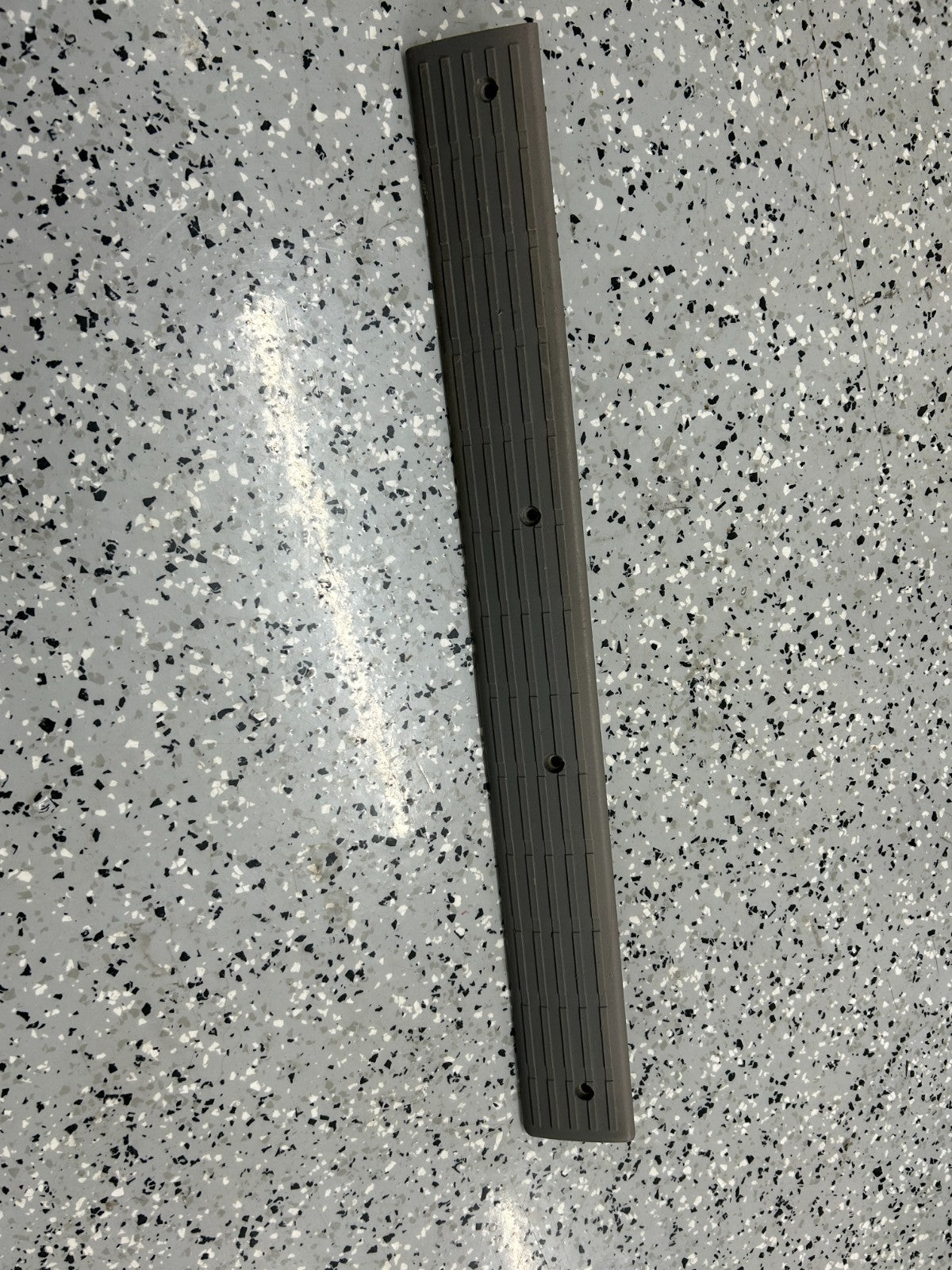 00-06 Toyota Tundra Front Right Door Sill Scuff Plate Gray Trim 67913-0C010-B1