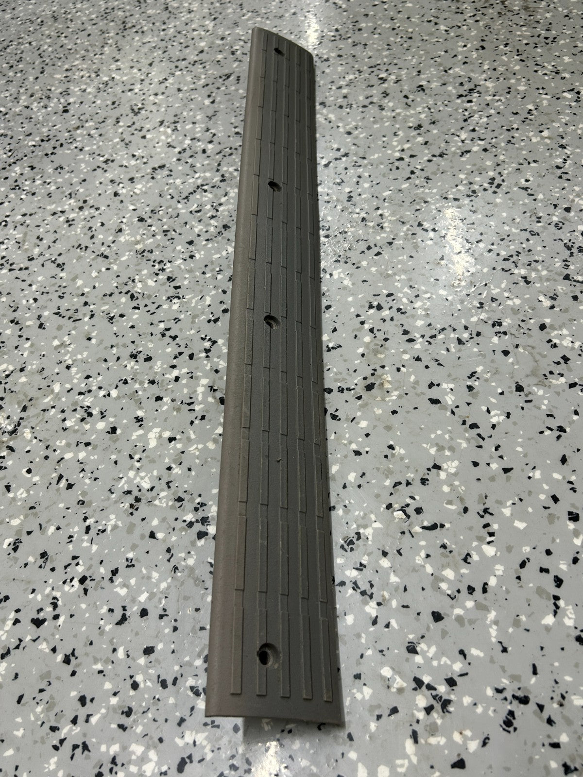 00-06 Toyota Tundra Front Right Door Sill Scuff Plate Gray Trim 67913-0C010-B1