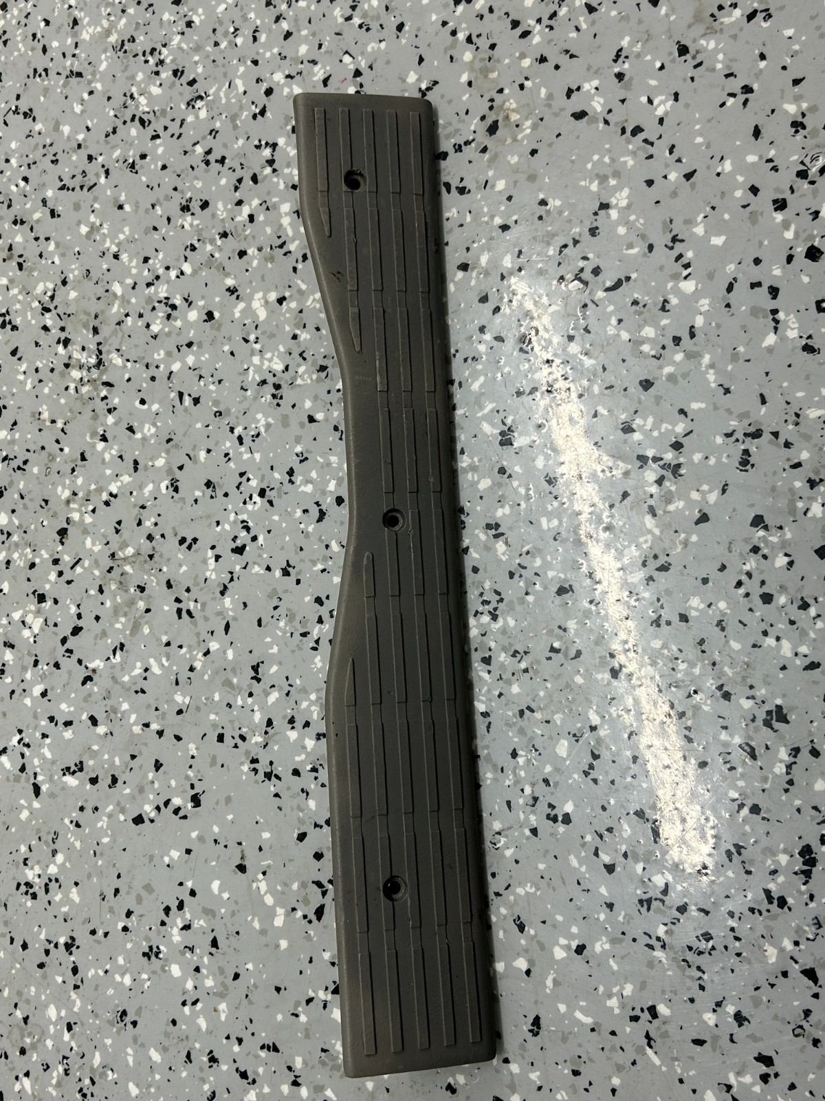 2000-2006 Toyota Tundra Rear Left Door Sill Scuff Plate Gray Trim 67926-0C010-B1