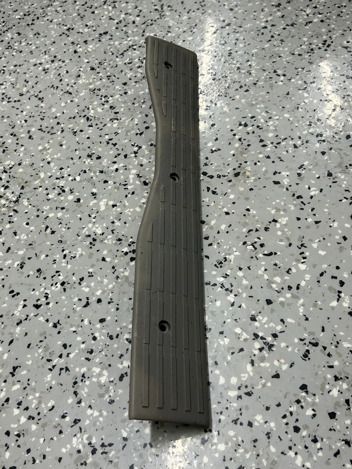 2000-2006 Toyota Tundra Rear Left Door Sill Scuff Plate Gray Trim 67926-0C010-B1