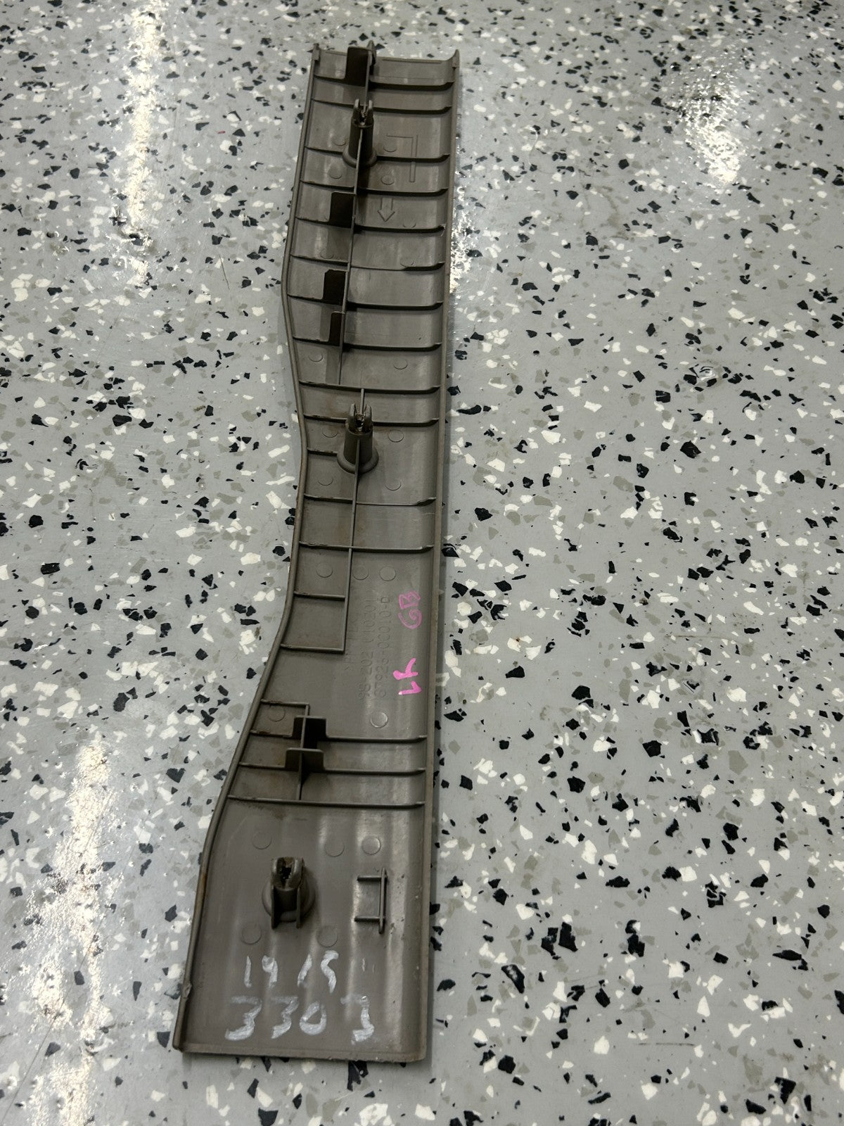 2000-2006 Toyota Tundra Rear Left Door Sill Scuff Plate Gray Trim 67926-0C010-B1