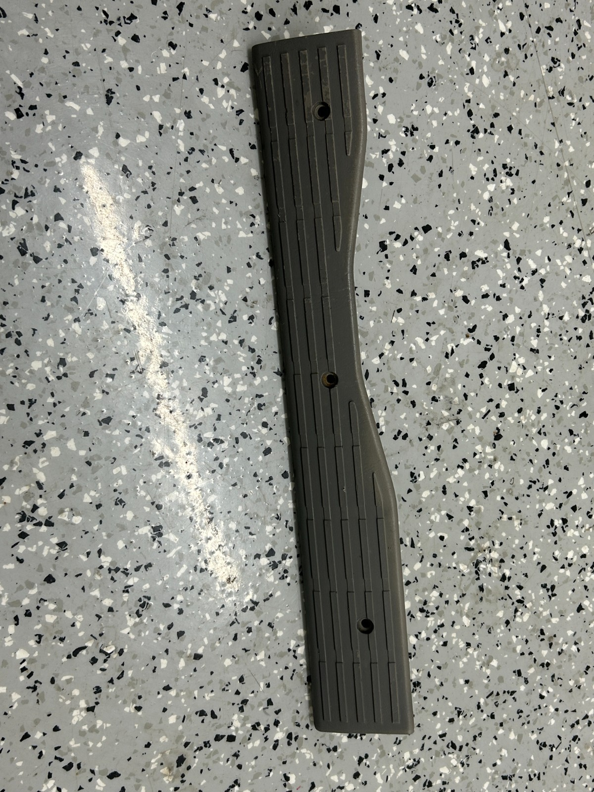 00-06 Toyota Tundra Rear Right Door Sill Scuff Plate Gray Trim 67925-0C010-B1