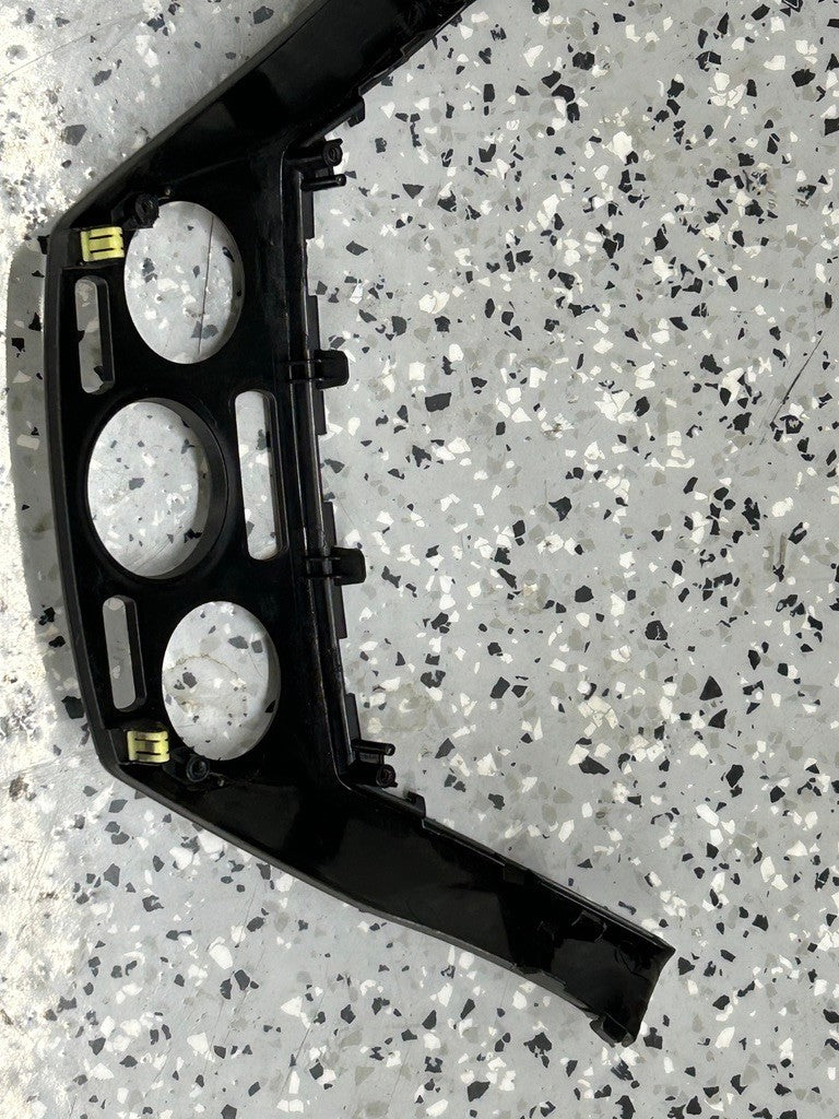 2009-2010 Subaru Forester Front Dash A/C AC Climate Control Bezel and Vent Gray
