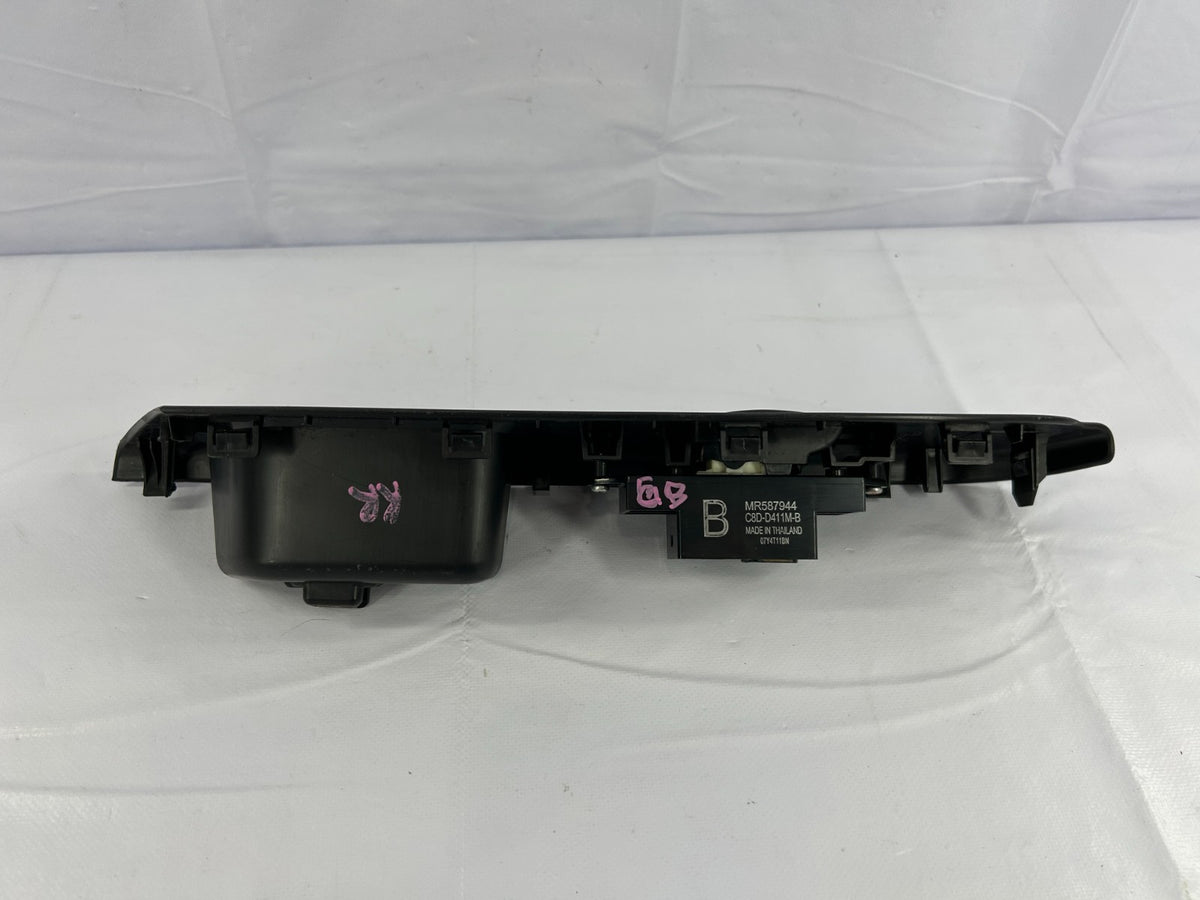 11-25 Mitsubishi Outlander Sport Rear Right Window Control Switch OEM 7222A526XD