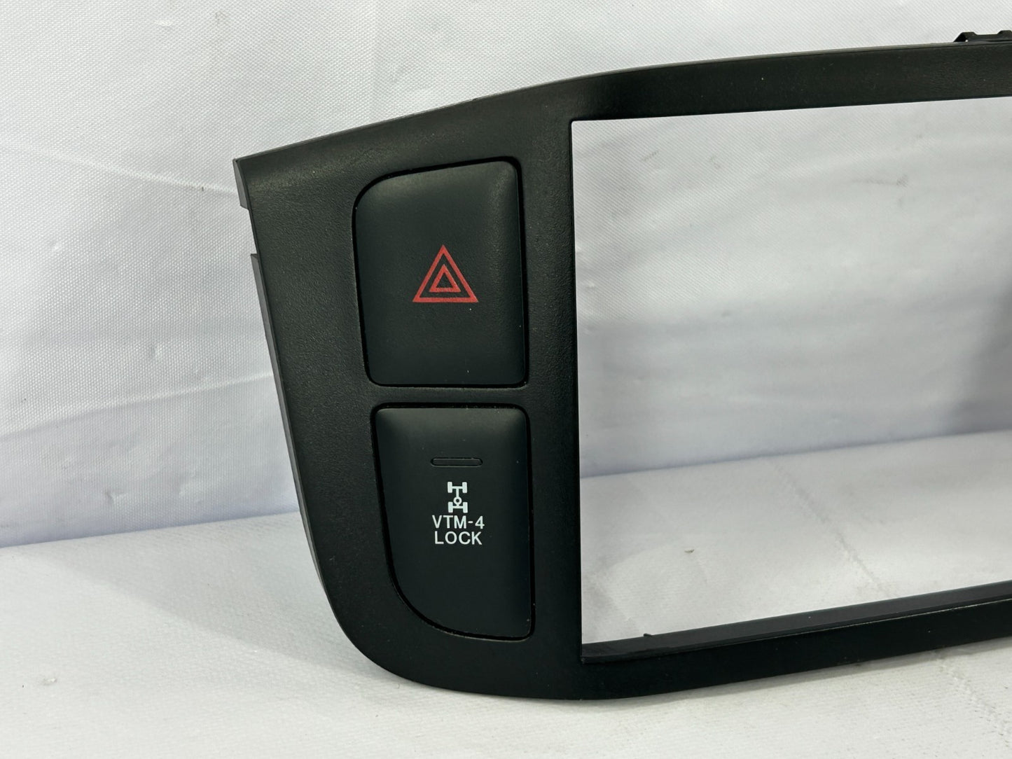 03-04 Honda Pilot Dash Radio Bezel Trim Hazard VTM-4 Button OEM 77250-S9V-A51ZA
