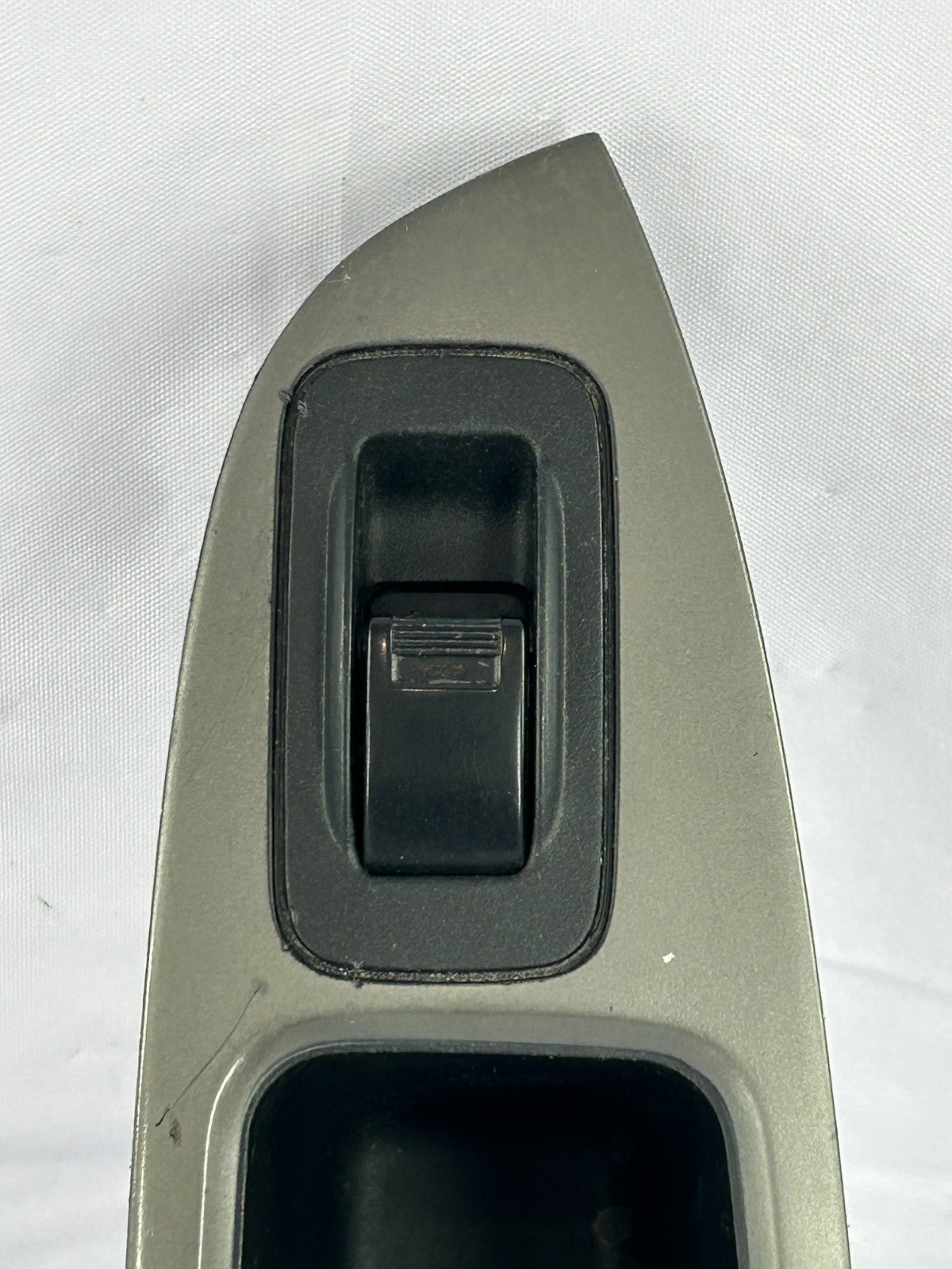 03-05 Honda Pilot Front Right Passenger Door Window Switch & Bezel Trim OEM
