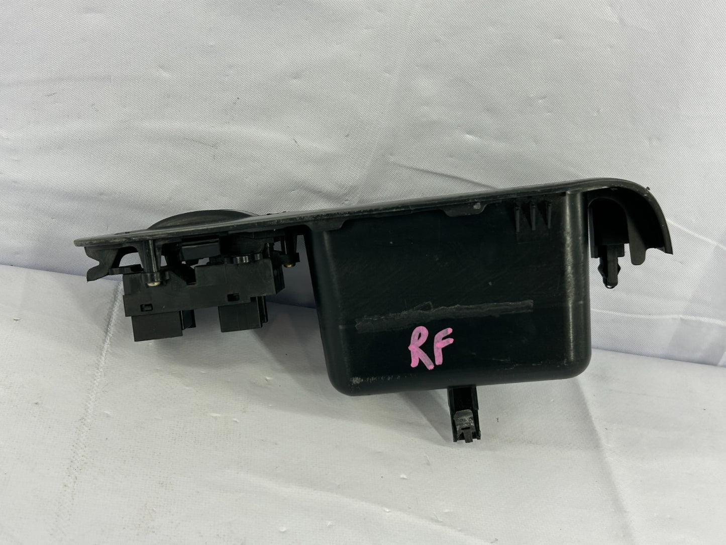 03-05 Honda Pilot Front Right Passenger Door Window Switch & Bezel Trim OEM