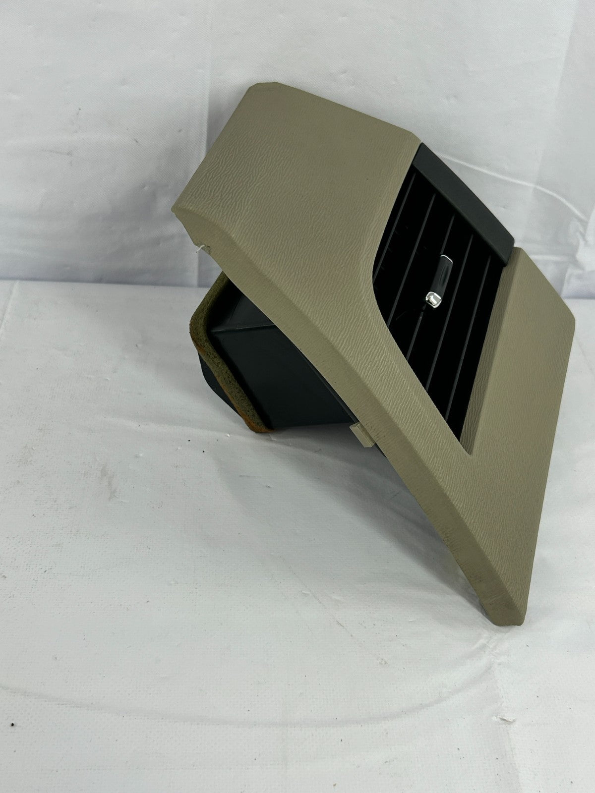 2011-2013 Toyota Sienna Front Right Dash AC Vent W/ Trim Bezel OEM 55680-08020-E
