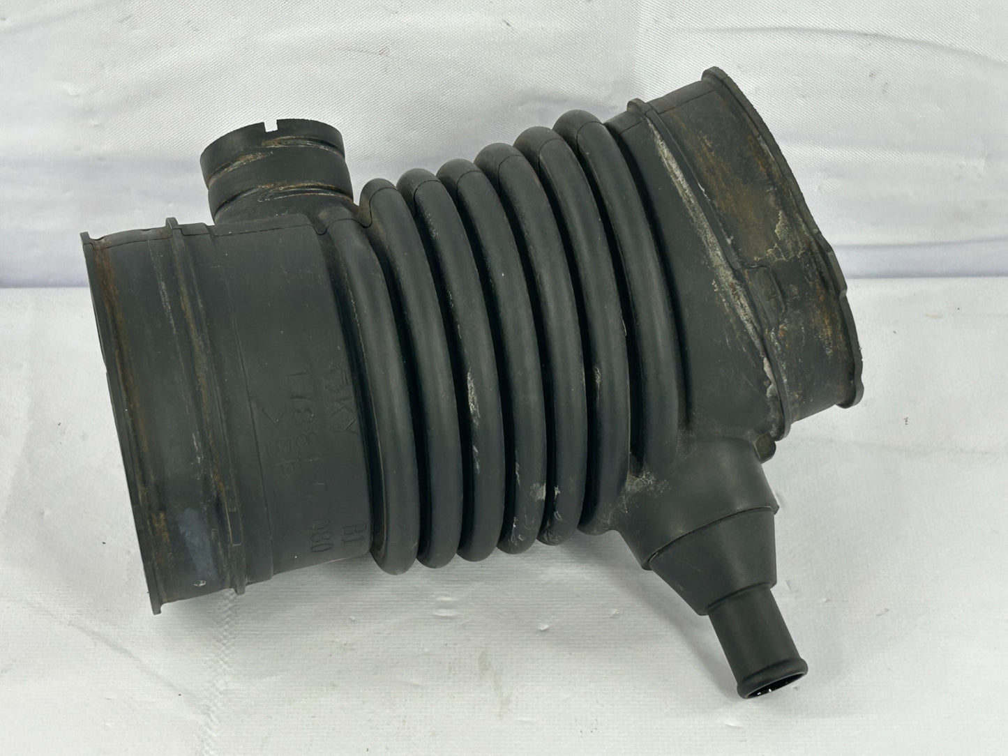 2011-2016 Toyota Sienna Air Intake Cleaner Duct Tube Hose OEM 17881-0P080