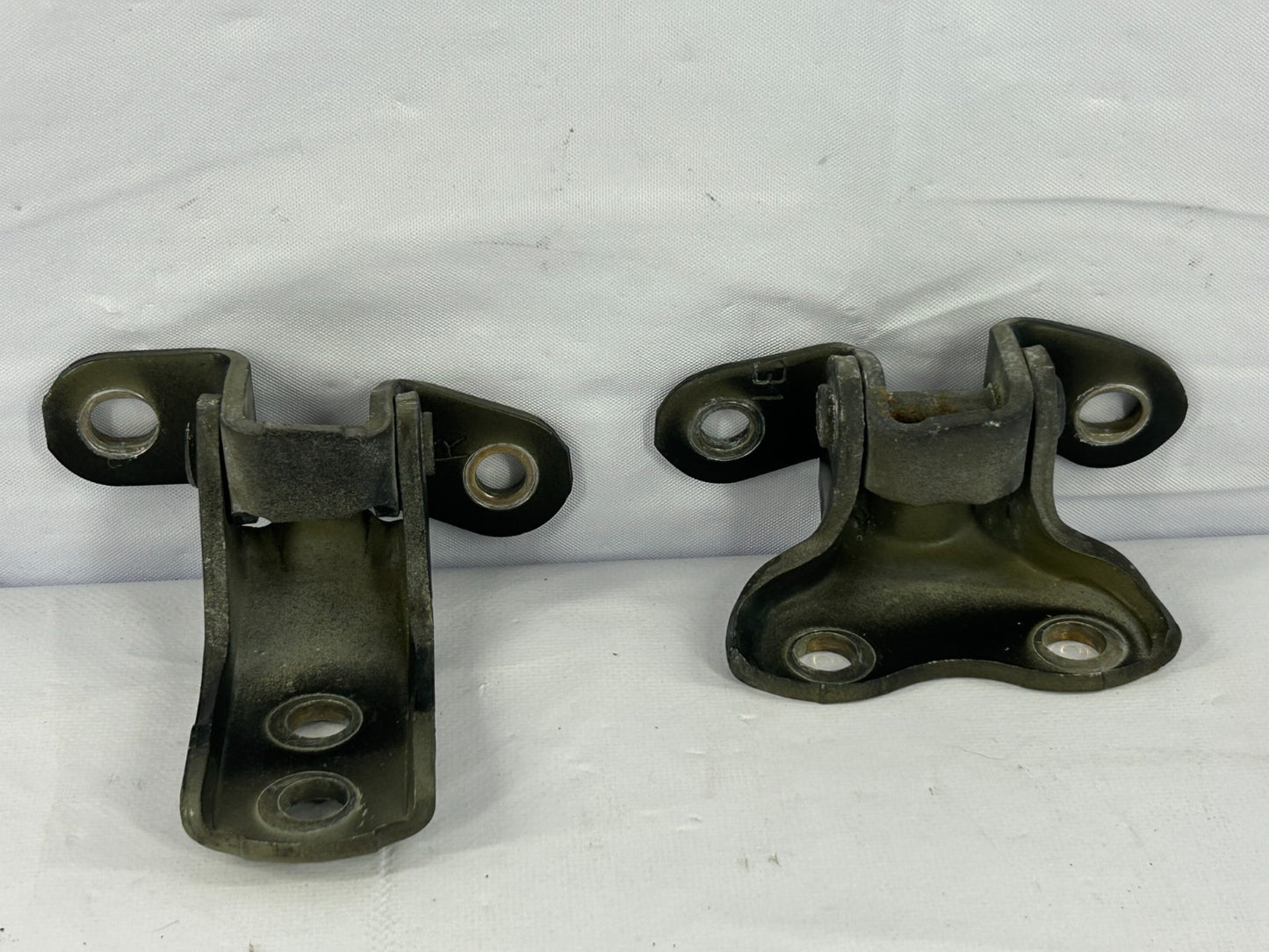 11-24 Toyota Sienna Front Right Side Door Hinge Upper & Lower OEM 68730-02080