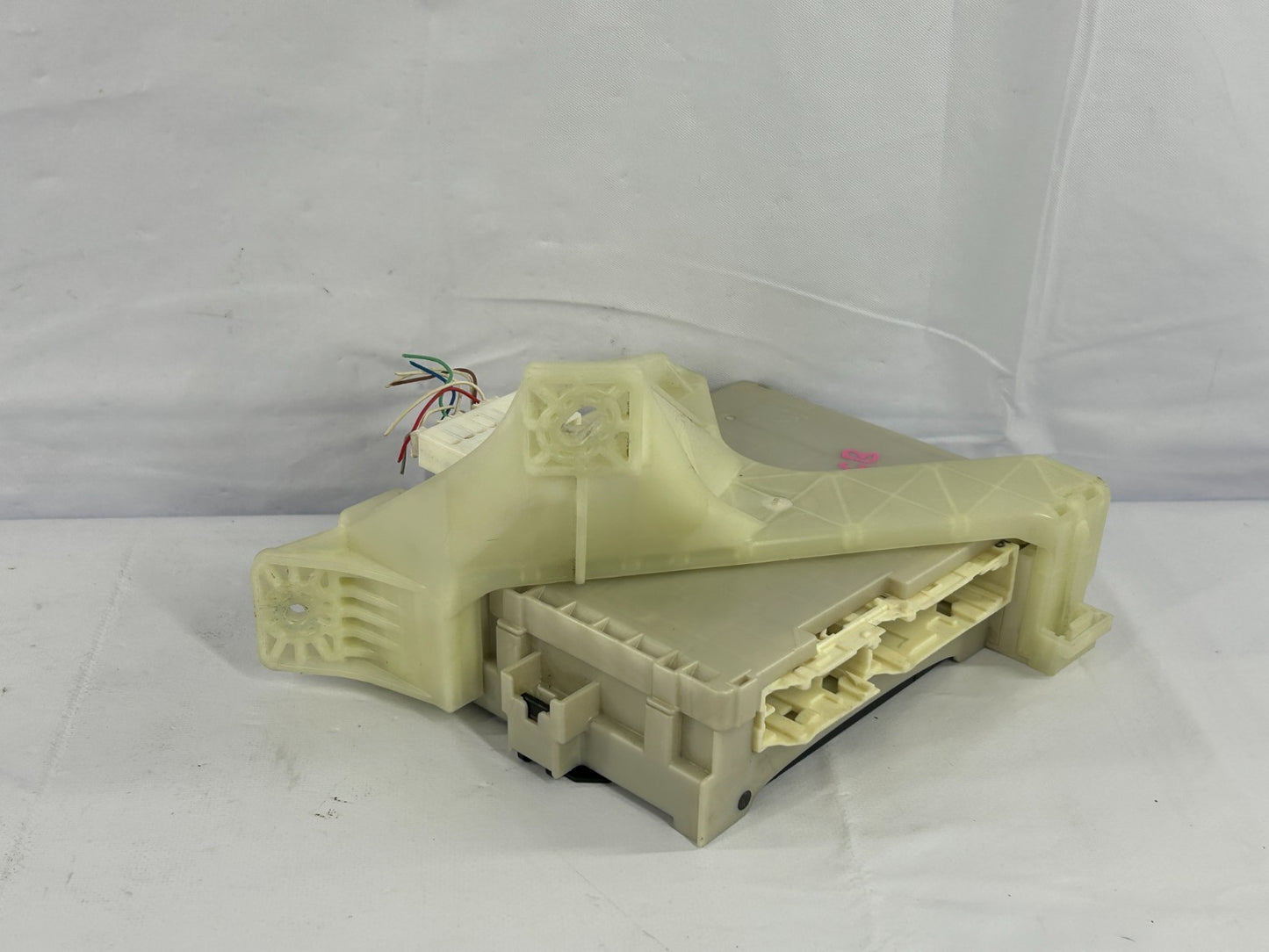 2011-2014 Toyota Sienna Multiplex Network Body Control Module OEM 89221-08070
