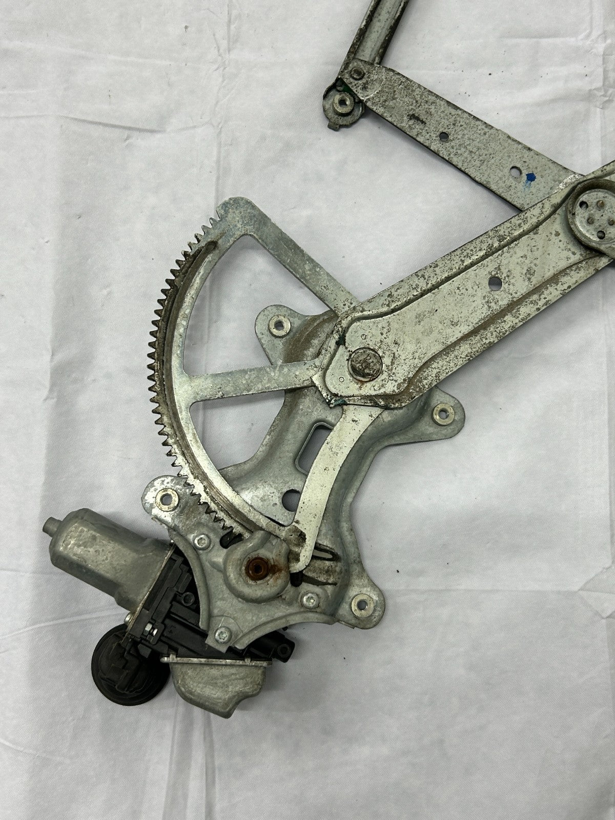 11‑13 Toyota Sienna Front Left Driver Side Door Window Regulator OEM 85720‑08030