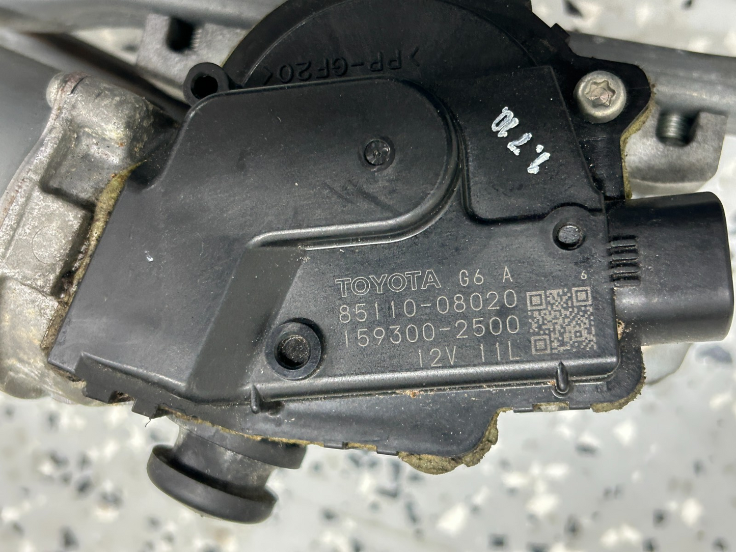 2011-2014 Toyota Sienna Front Windshield Wiper Motor with Linkage 85110-08020
