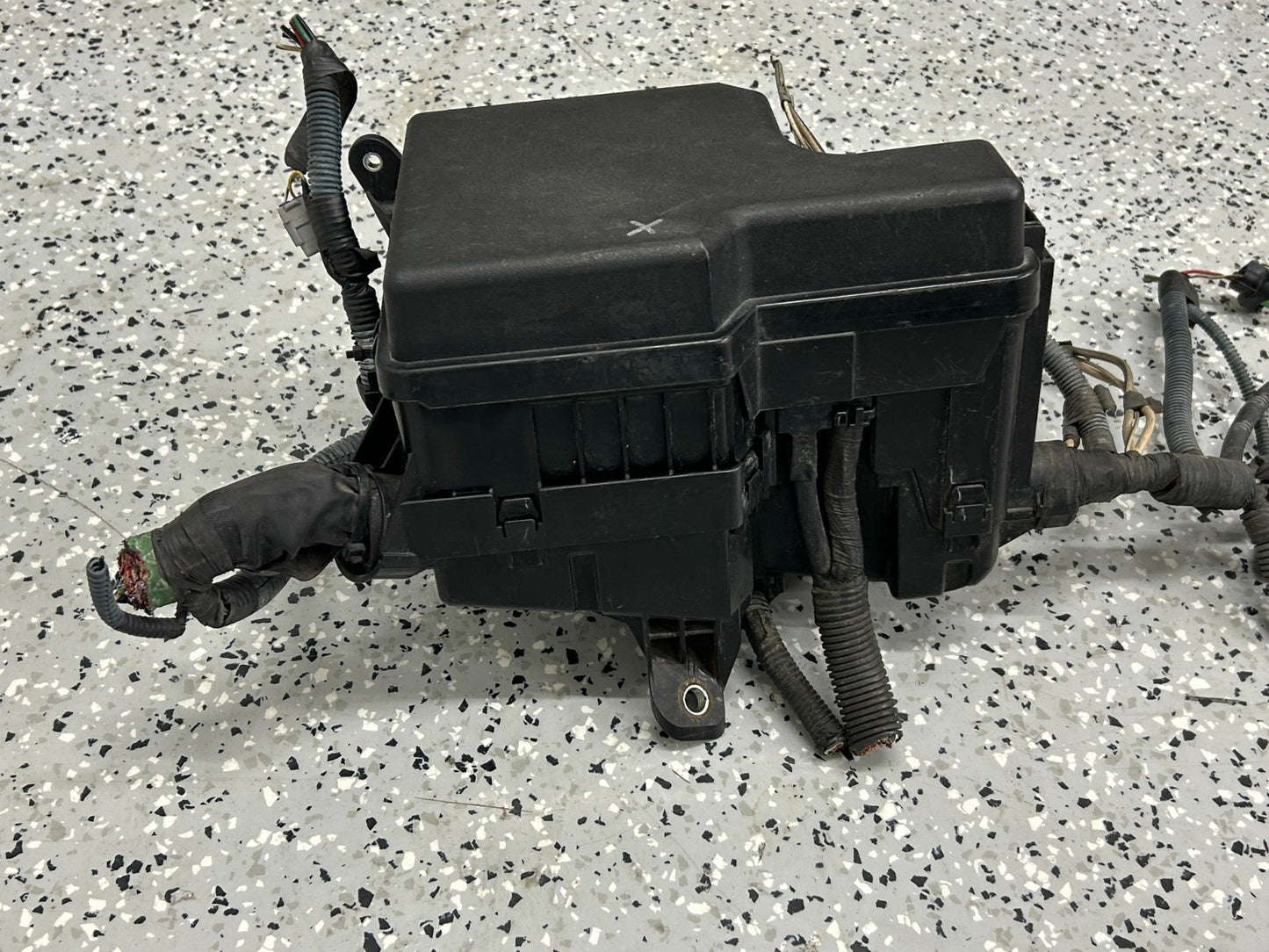 2011 Toyota Sienna Engine Compartment Fuse Box Relay Block Module OE 82641-08040