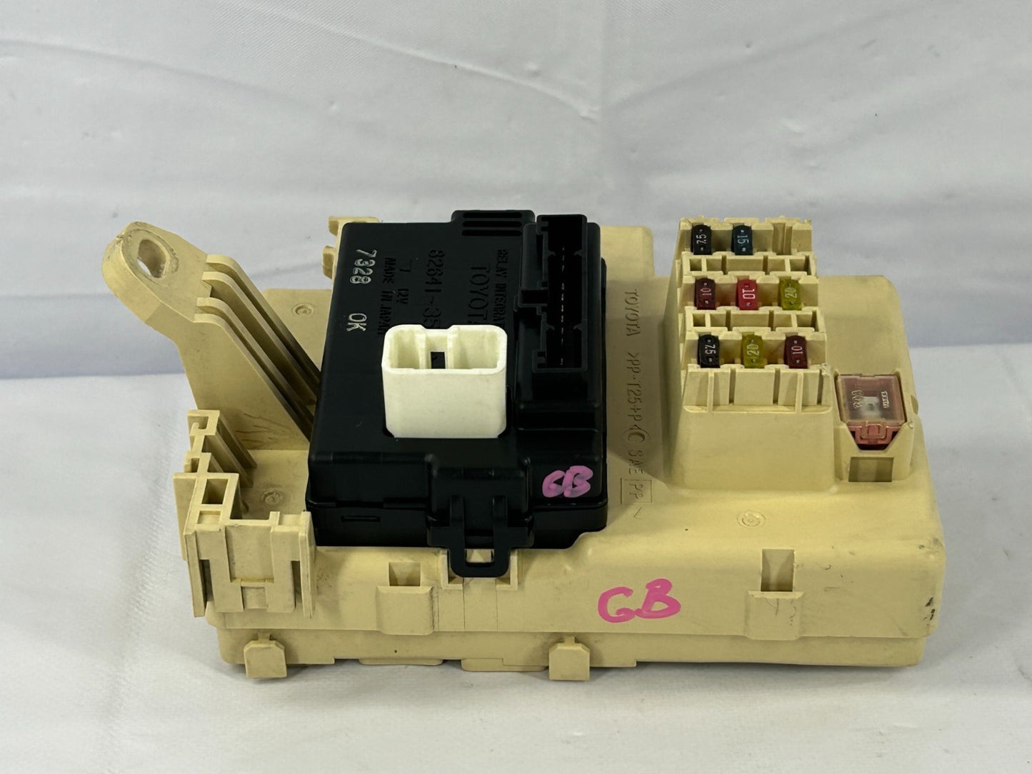 1996-1997 Toyota 4Runner Under Dash Fuse Relay Junction Box OEM 82641-35180
