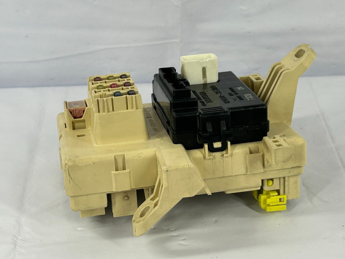 1996-1997 Toyota 4Runner Under Dash Fuse Relay Junction Box OEM 82641-35180