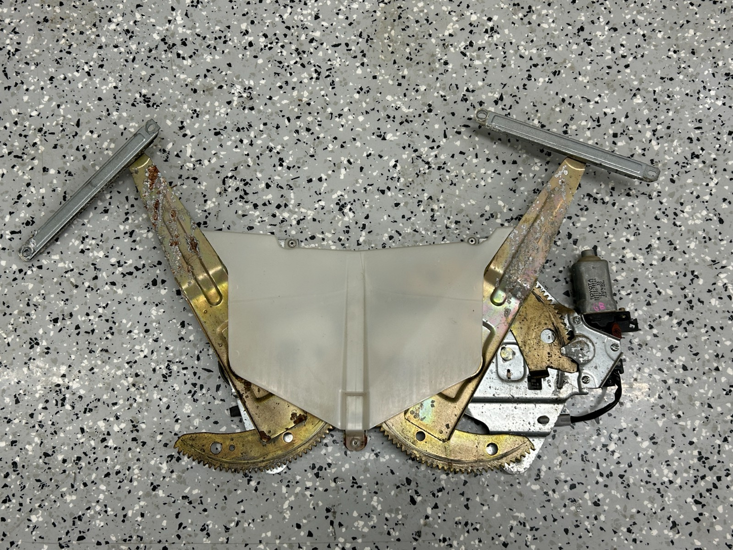 96-02 Toyota 4Runner Rear Liftgate Tail Gate Window Regulator Motor 85710-35090