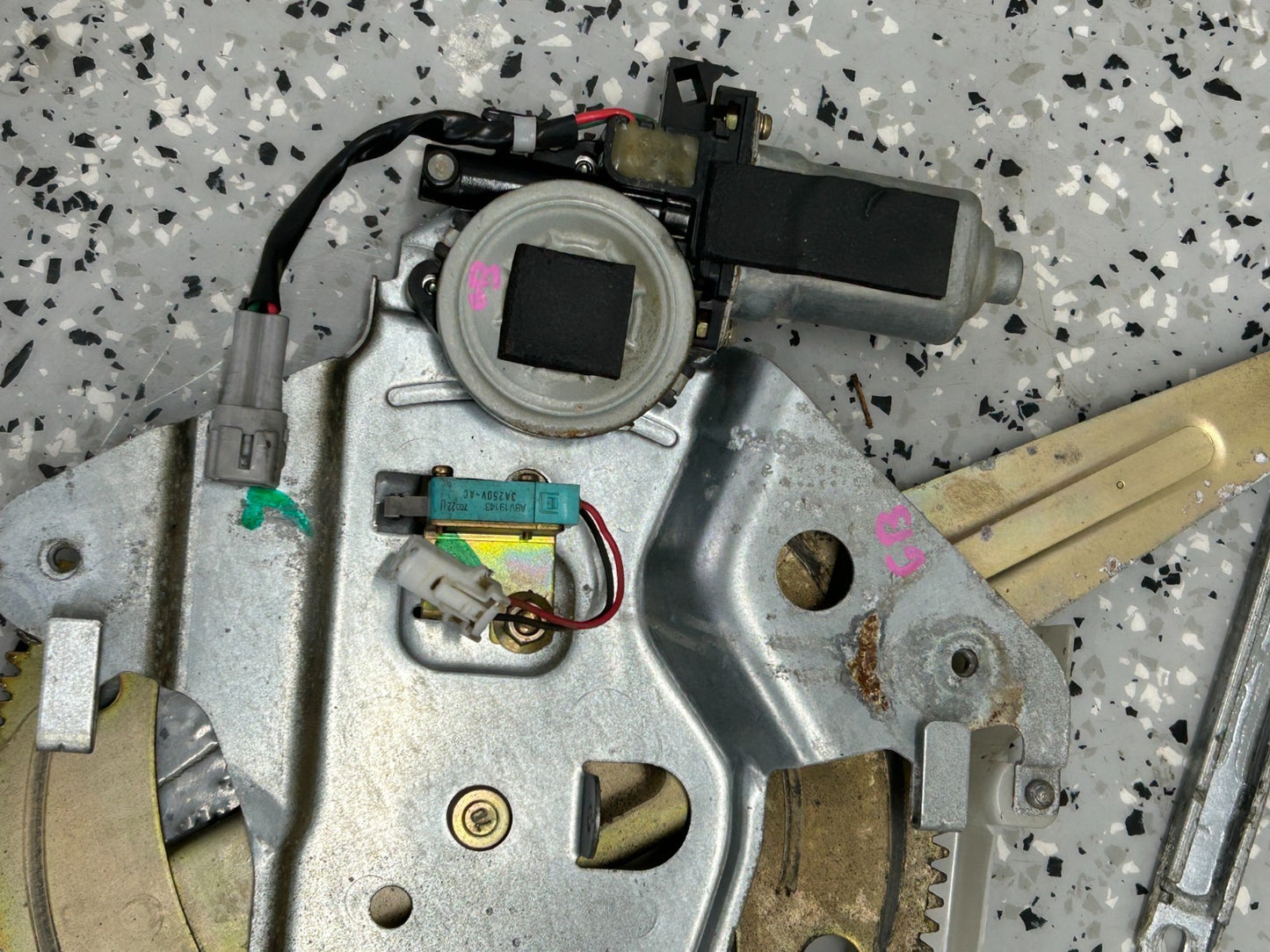 96-02 Toyota 4Runner Rear Liftgate Tail Gate Window Regulator Motor 85710-35090