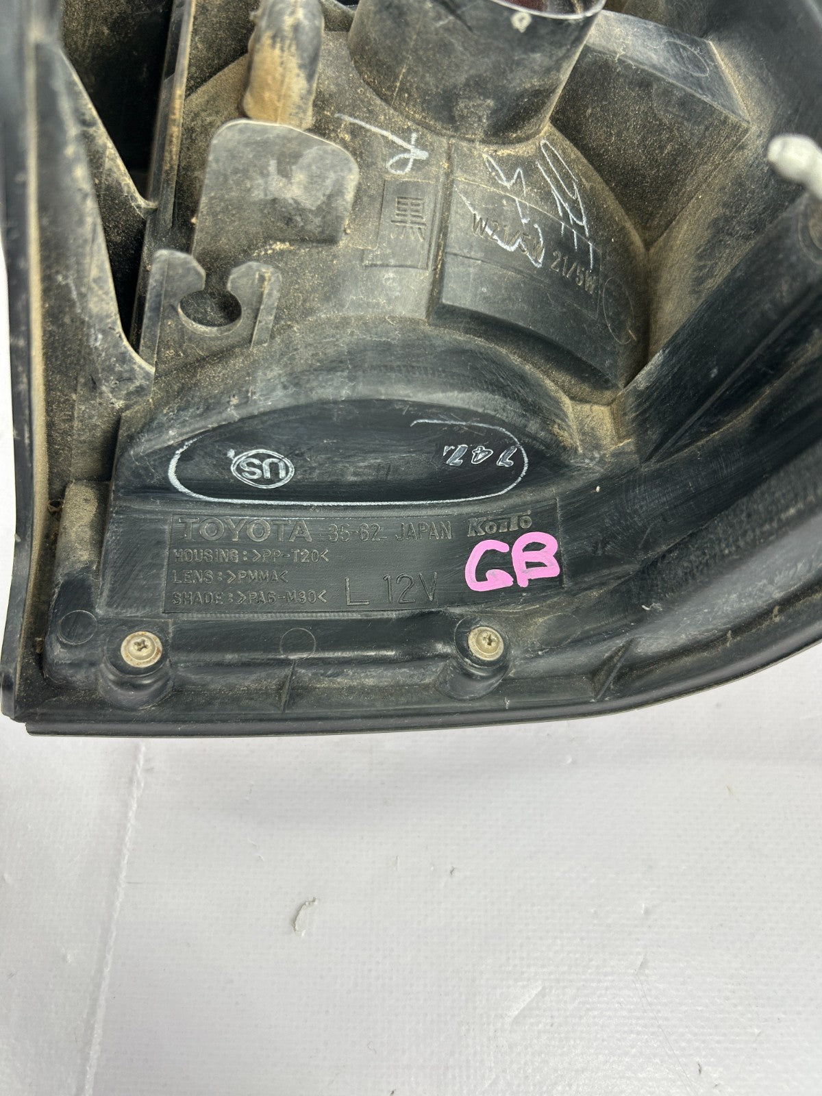 1996-2000 Toyota 4Runner Rear Left Driver Side Tail Light Housing OE 81560-35120