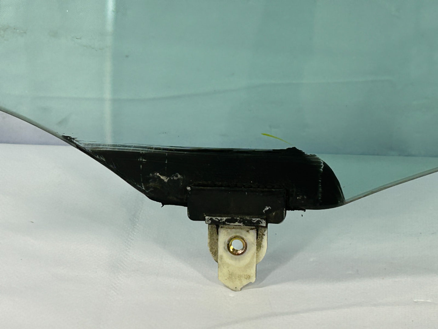 2001-2007 Toyota Sequoia Front Left Side Door Window Glass OEM 68102-0C020-83