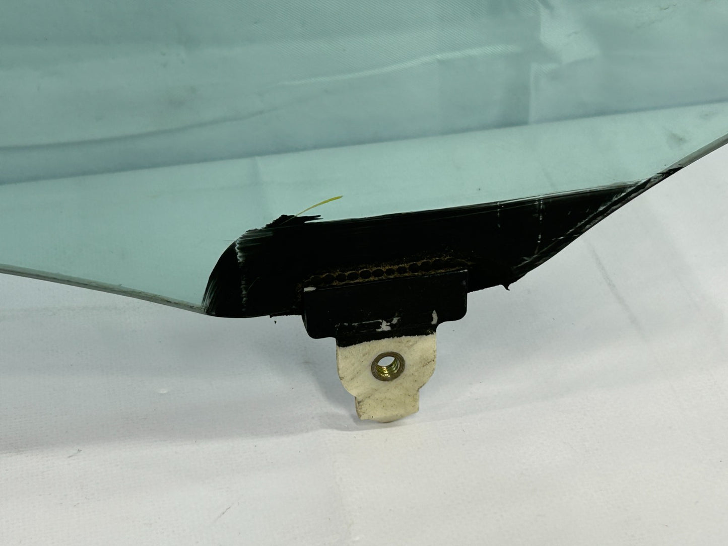 2001-2007 Toyota Sequoia Front Left Side Door Window Glass OEM 68102-0C020-83