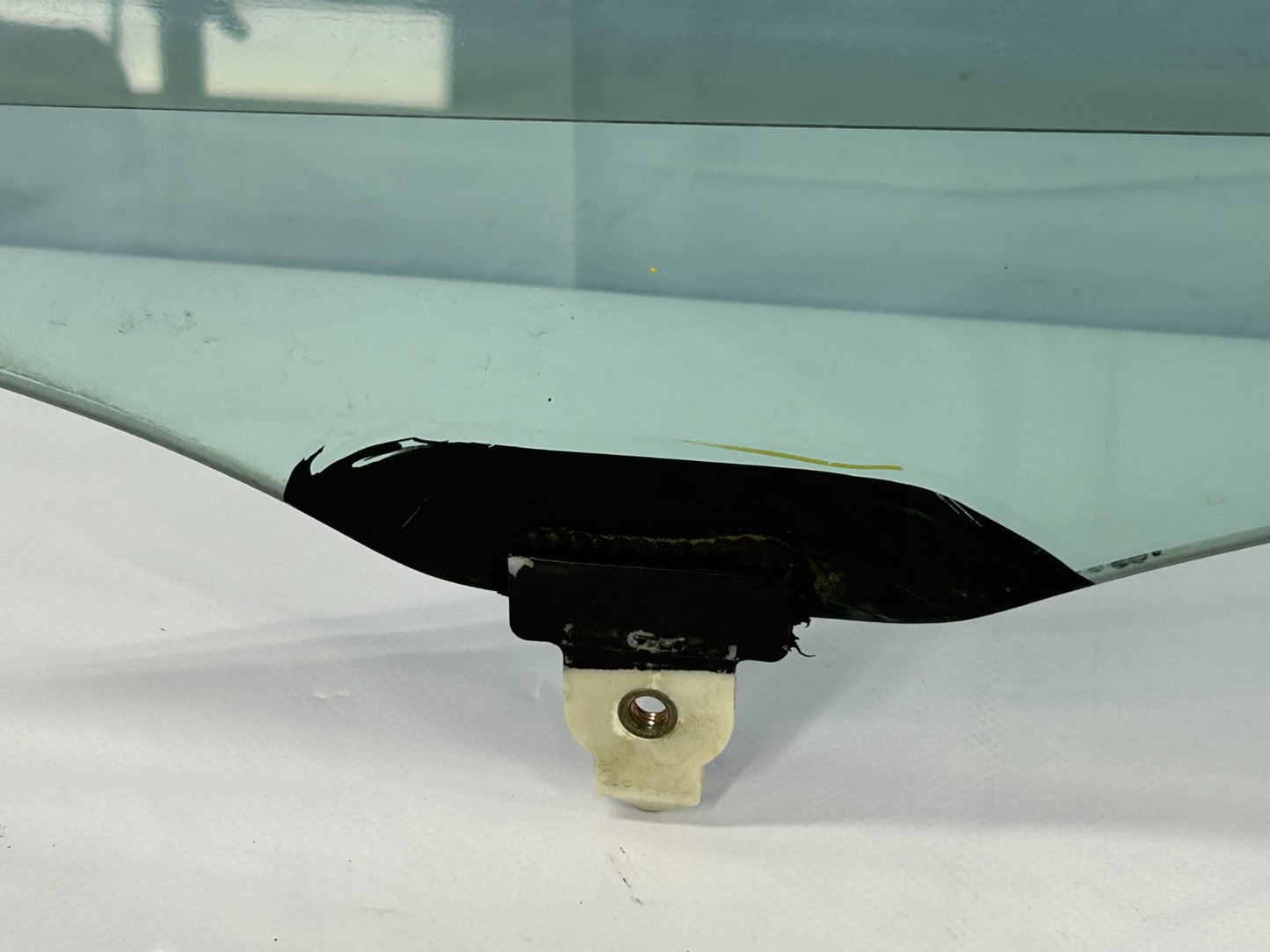 2001-2007 Toyota Sequoia Front Left Side Door Window Glass OEM 68102-0C020-83
