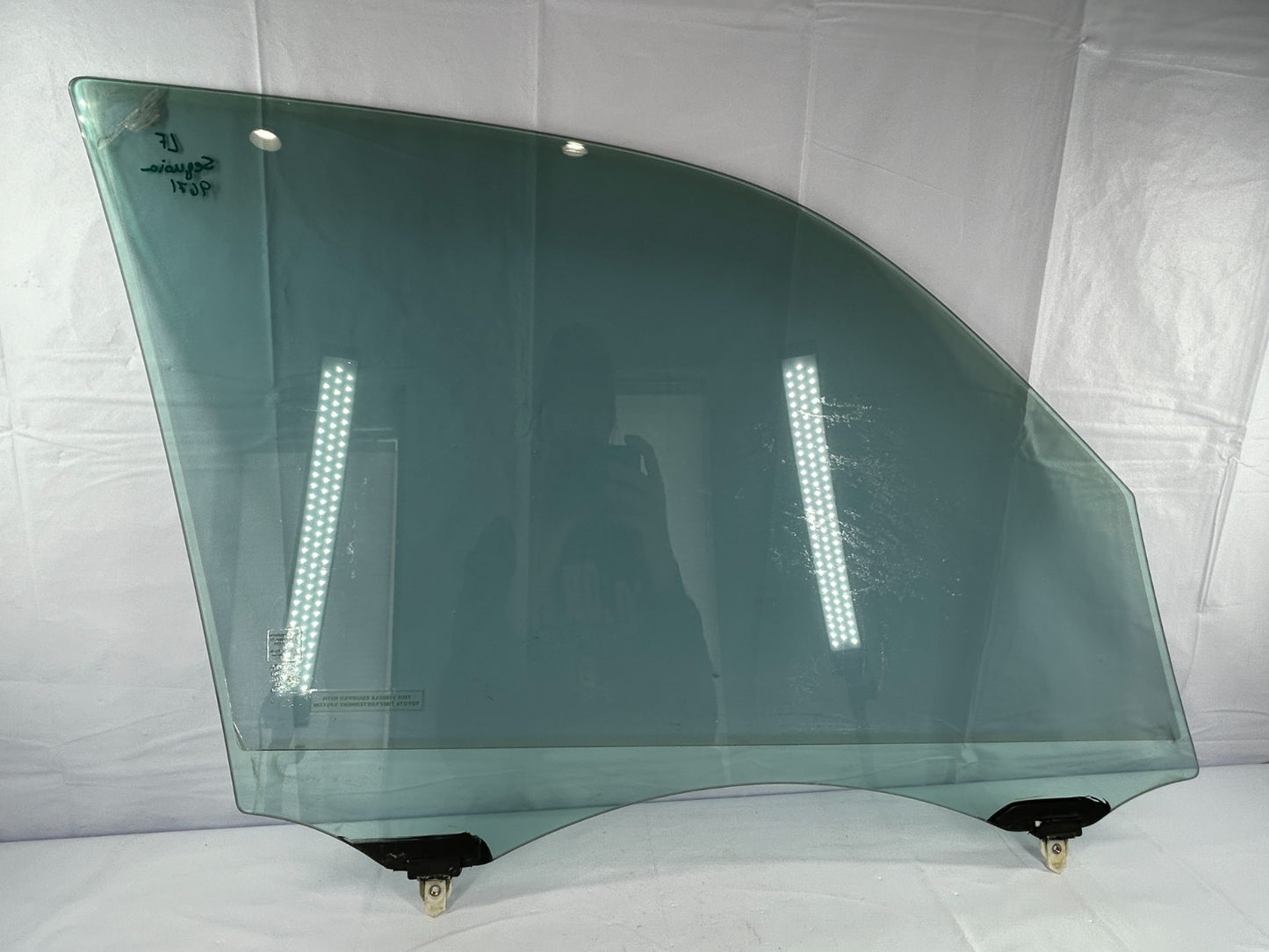 2001-2007 Toyota Sequoia Front Left Side Door Window Glass OEM 68102-0C020-83