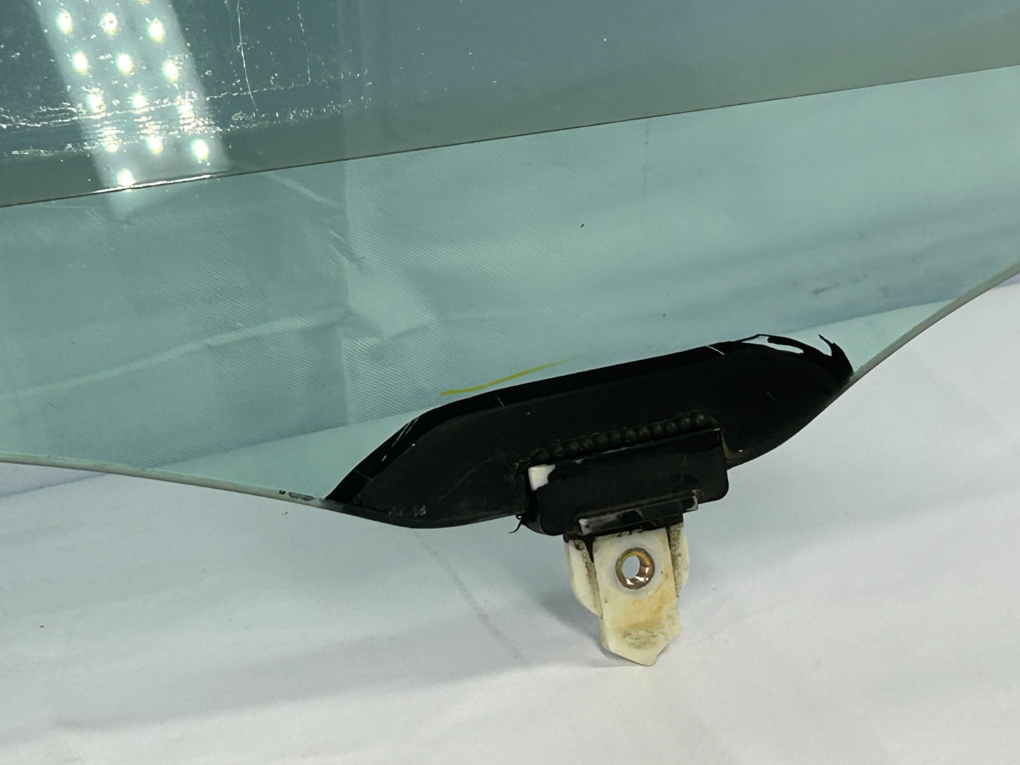 2001-2007 Toyota Sequoia Front Left Side Door Window Glass OEM 68102-0C020-83