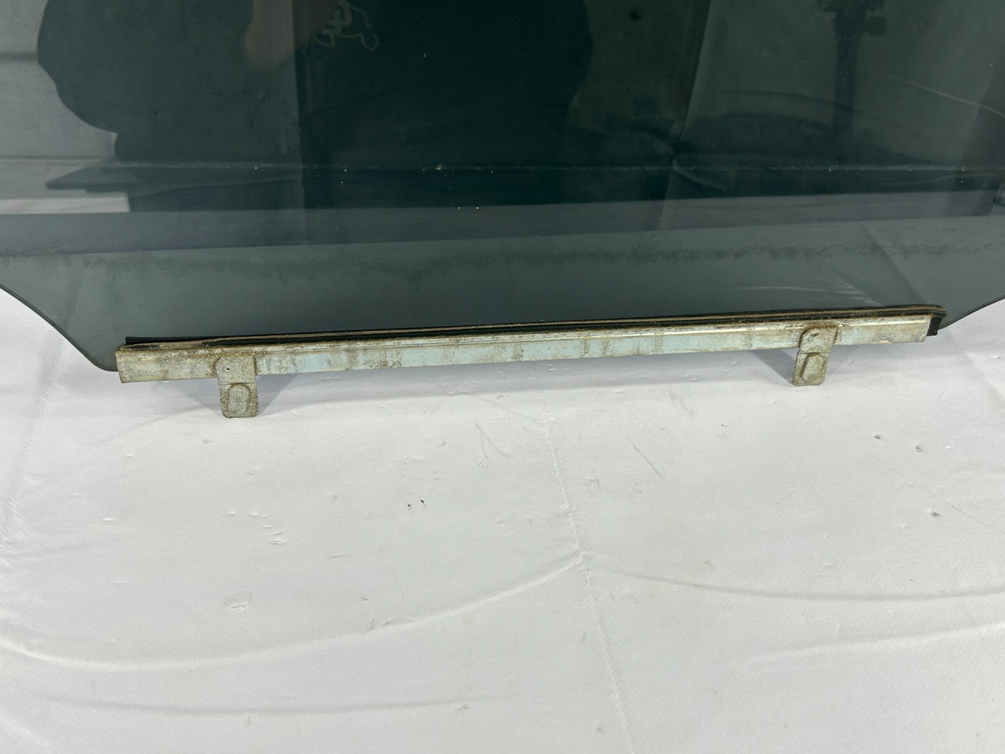 2001-2007 Toyota Sequoia Rear Right Side Door Window Glass OEM 68103-0C020