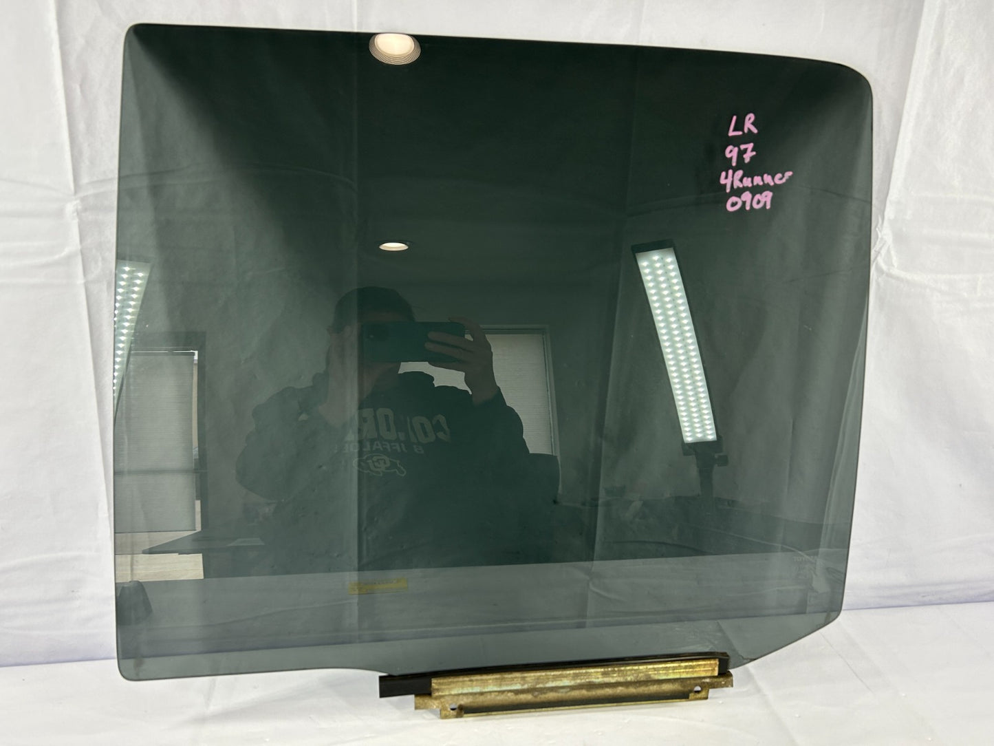 1996-1998 Toyota 4Runner Rear Left Driver Side Door Window Glass 68114-35070