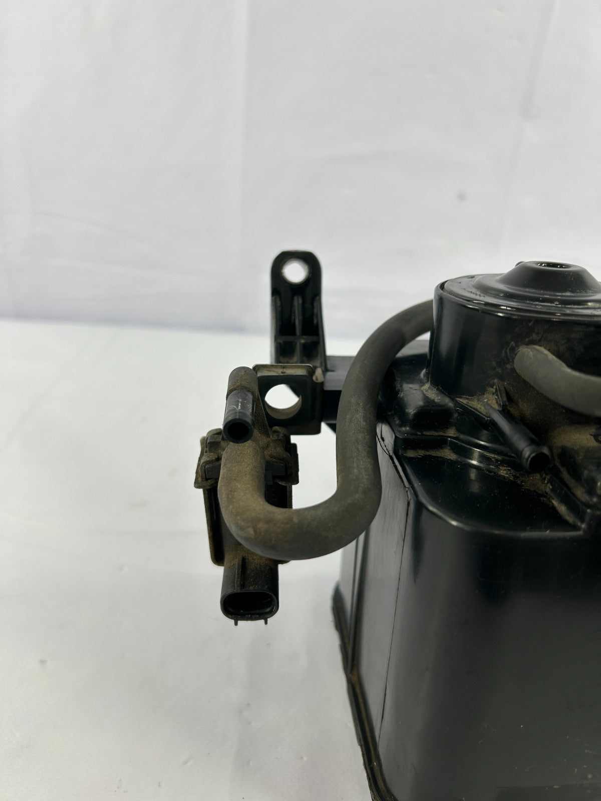 1996-2000 Toyota 4Runner Tacoma Fuel Vapor Charcoal Canister OEM 77740-35392
