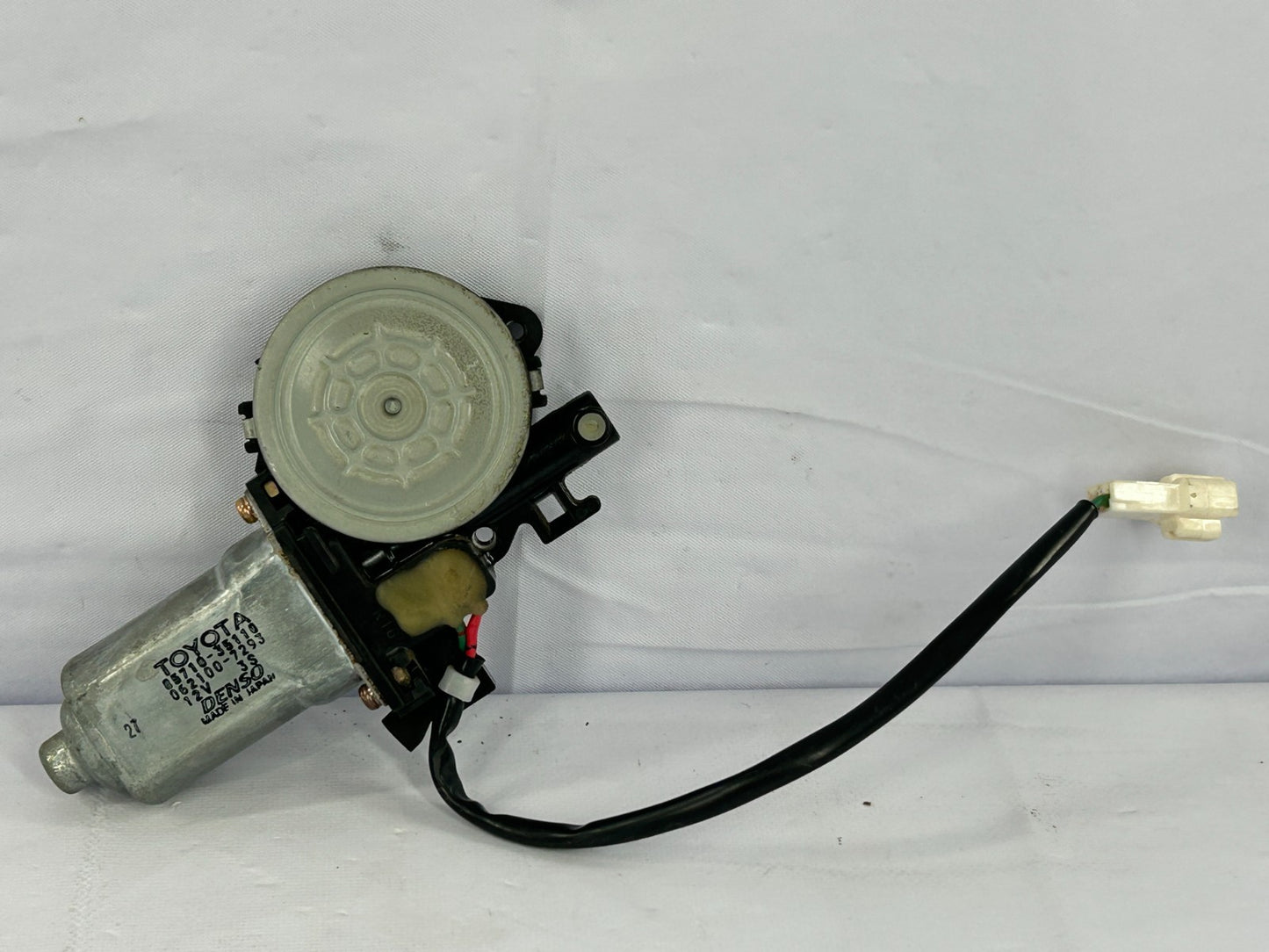 1996-2002 Toyota 4Runner Rear Right Door Window Regulator Motor OEM 85710-35110