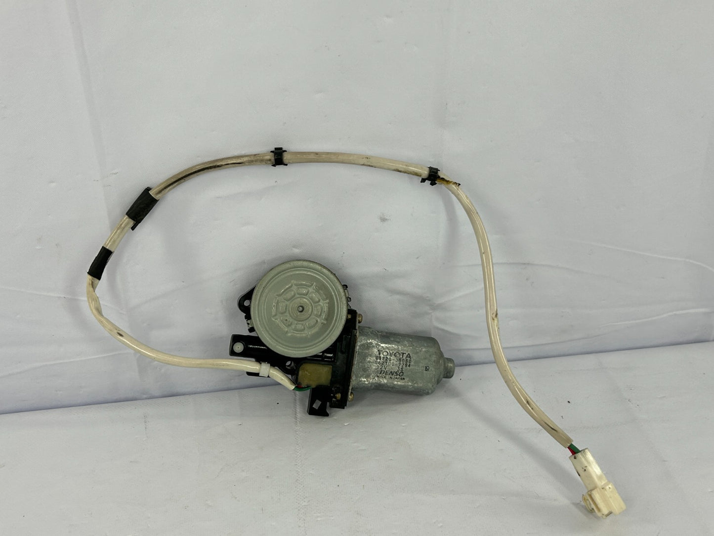 1996-1998 Toyota 4Runner Front Left Power Window Regulator Motor OEM 85720-35050