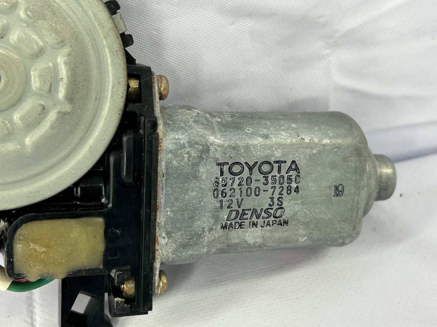 1996-1998 Toyota 4Runner Front Left Power Window Regulator Motor OEM 85720-35050