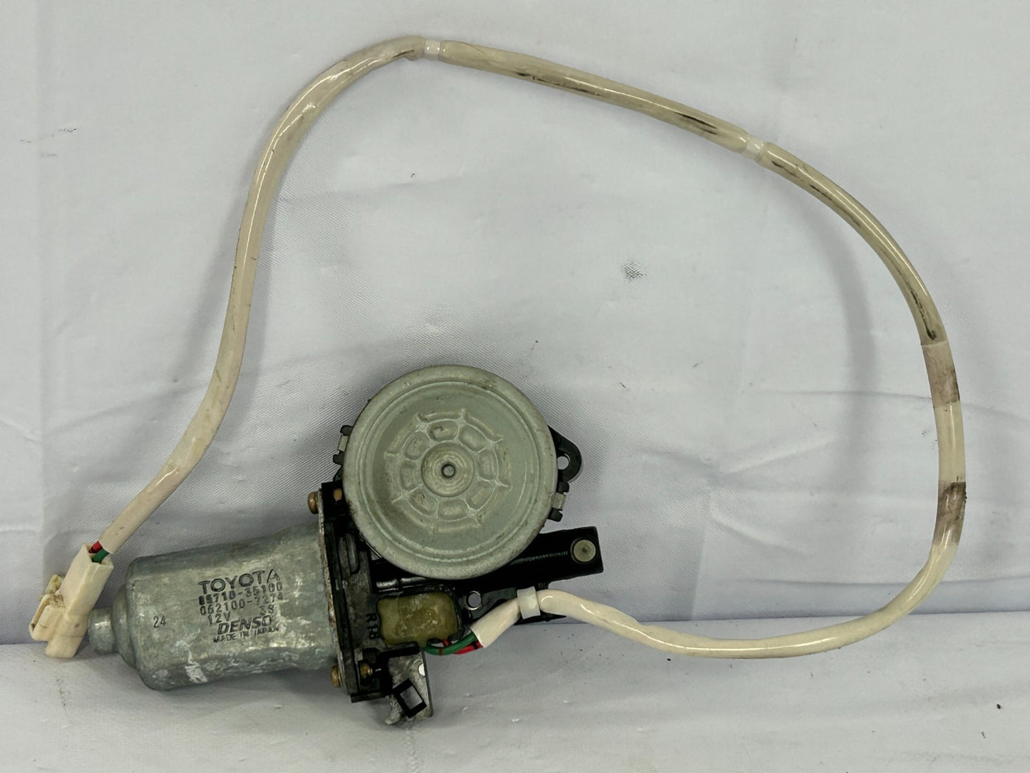 96-98 Toyota 4Runner Front Right Power Window Regulator Motor OEM 85710-35100