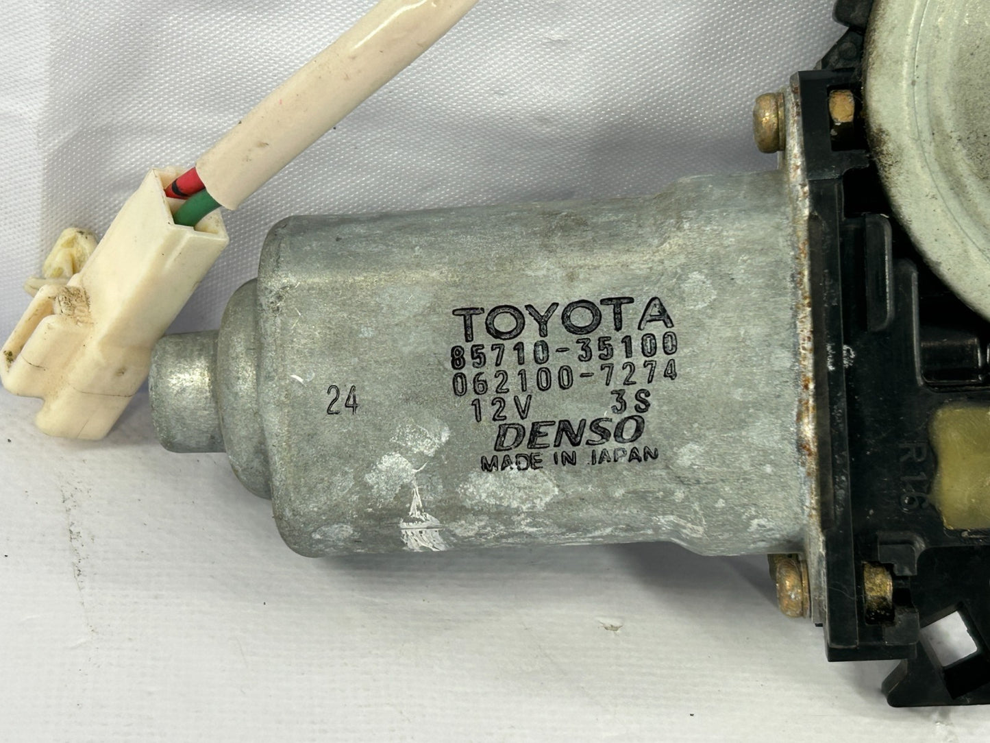 96-98 Toyota 4Runner Front Right Power Window Regulator Motor OEM 85710-35100