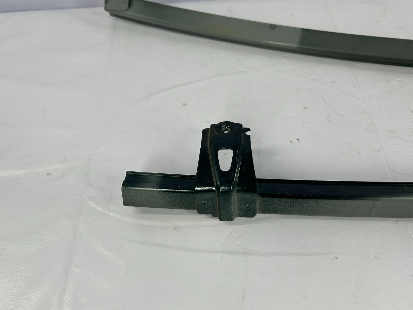 96-02 Toyota 4Runner Front Left Door Window Glass Guide Rail Track 67402-35040