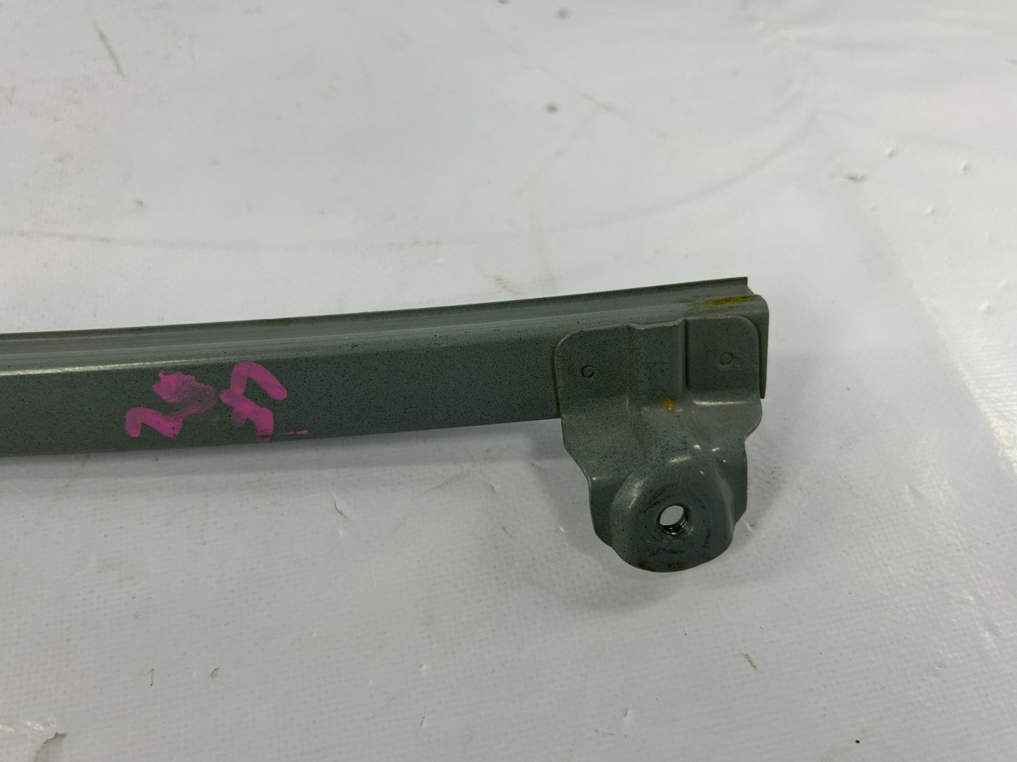 96-02 Toyota 4Runner Front Left Door Window Glass Guide Rail Track 67402-35040