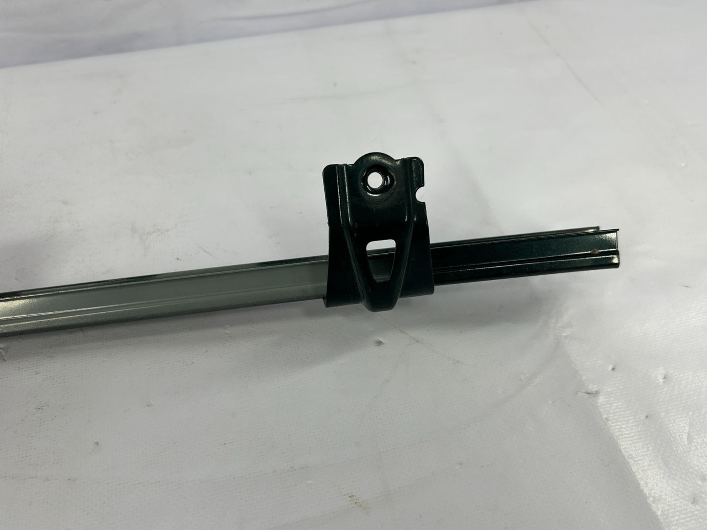 96-02 Toyota 4Runner Front Left Door Window Glass Guide Rail Track 67402-35040