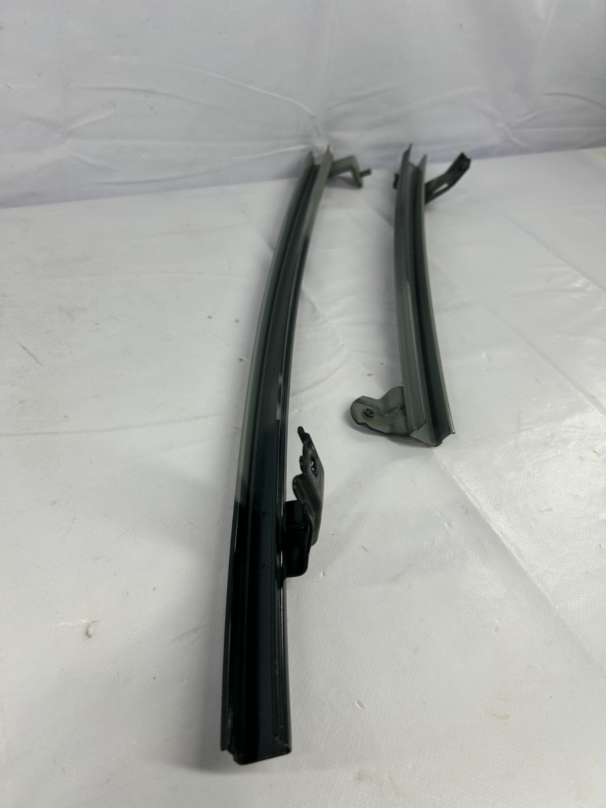 96-02 Toyota 4Runner Front Right Door Window Glass Guide Rail Track 67401-35030