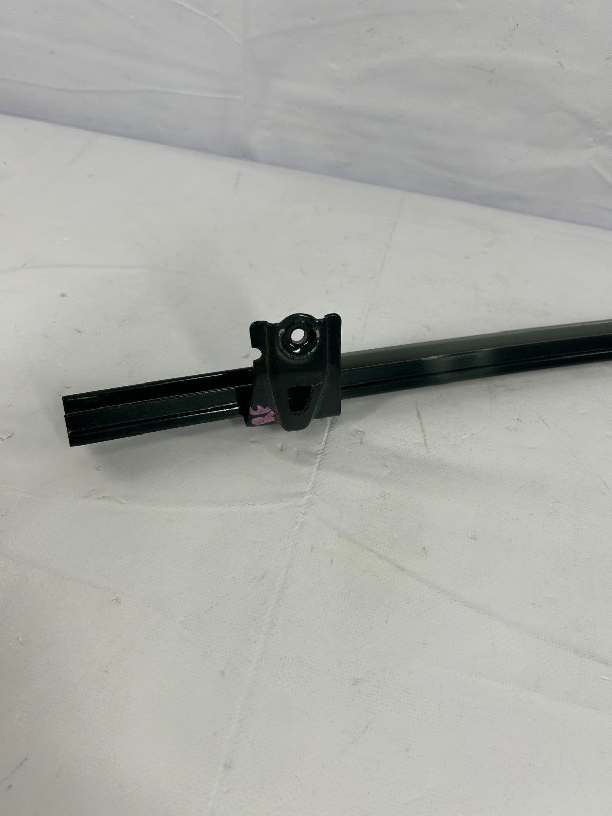 96-02 Toyota 4Runner Front Right Door Window Glass Guide Rail Track 67401-35030