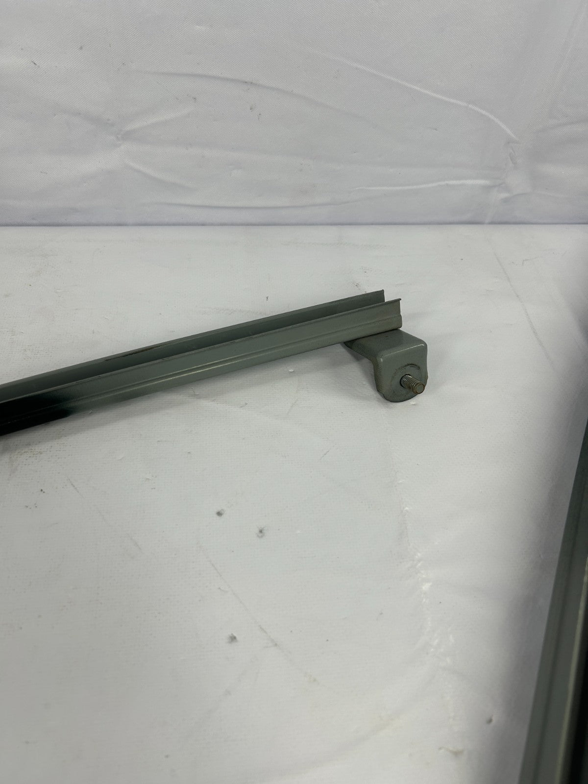 96-02 Toyota 4Runner Front Right Door Window Glass Guide Rail Track 67401-35030