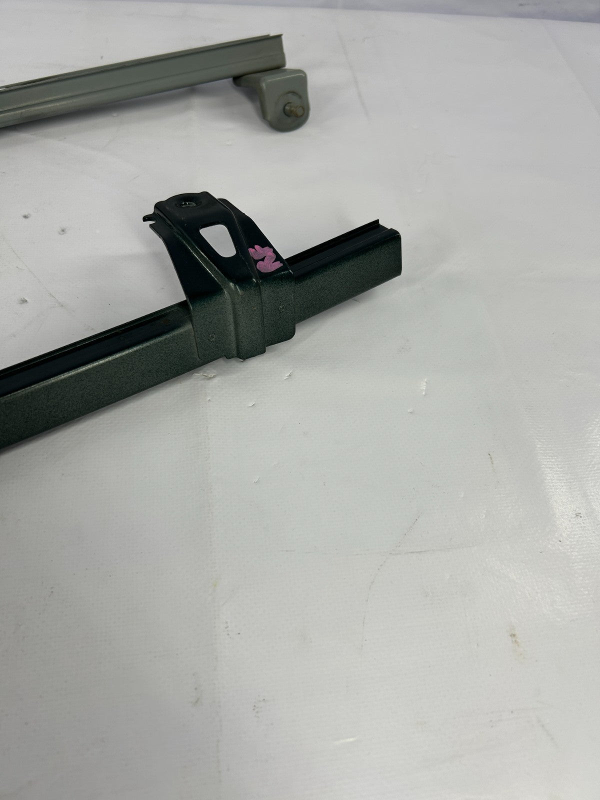 96-02 Toyota 4Runner Front Right Door Window Glass Guide Rail Track 67401-35030