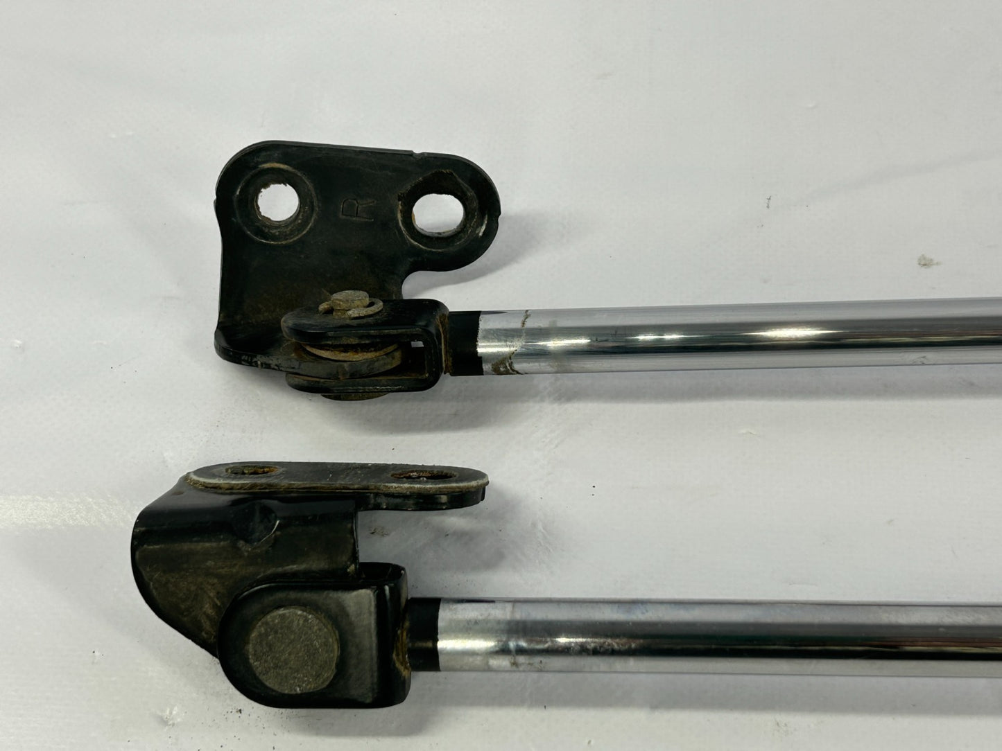 96-02 Toyota 4Runner Left Right Tailgate Liftgate Support Strut Set 68908-35010