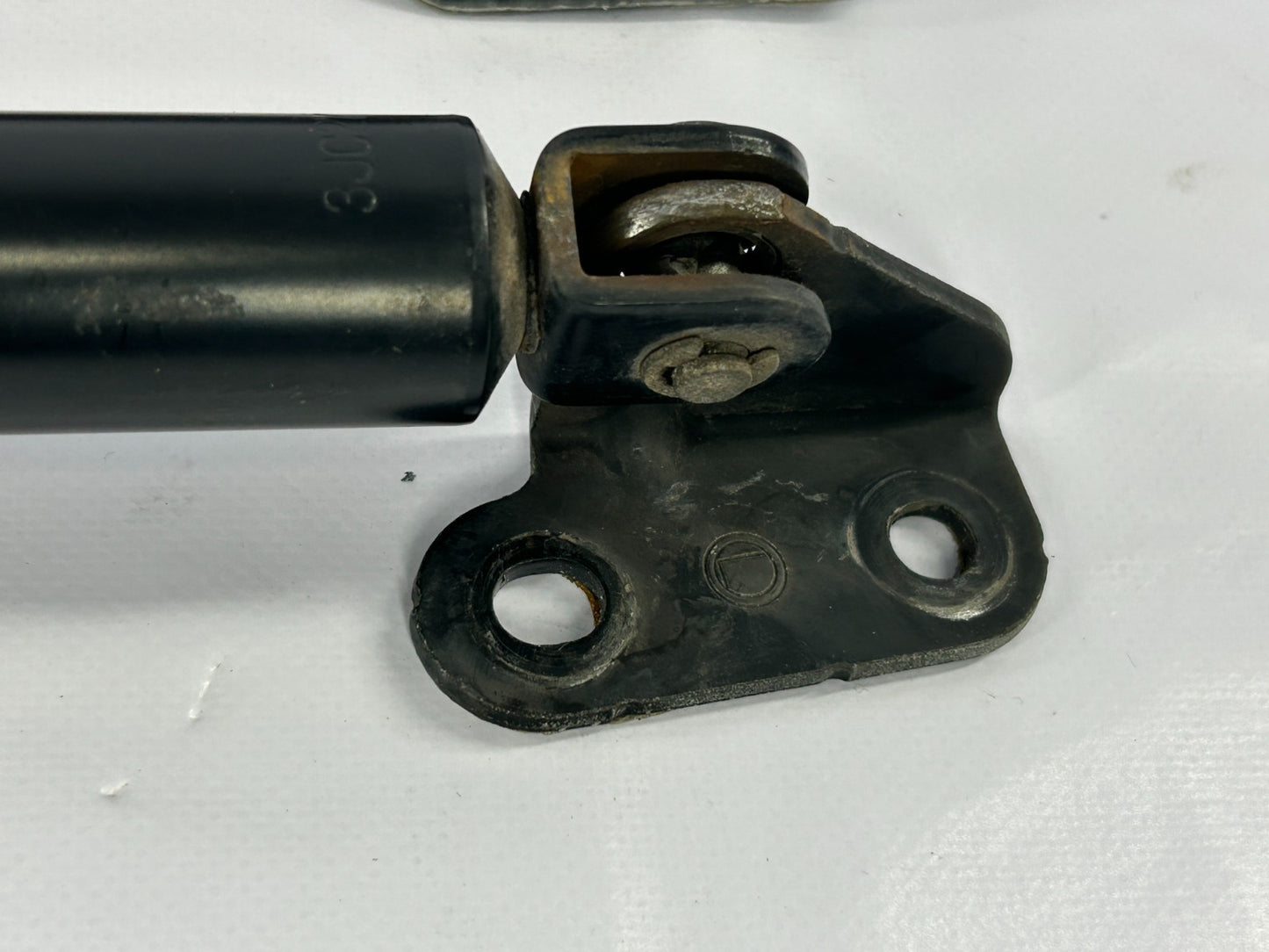 96-02 Toyota 4Runner Left Right Tailgate Liftgate Support Strut Set 68908-35010