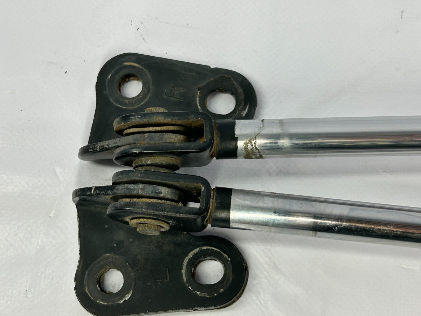 96-02 Toyota 4Runner Left Right Tailgate Liftgate Support Strut Set 68908-35010